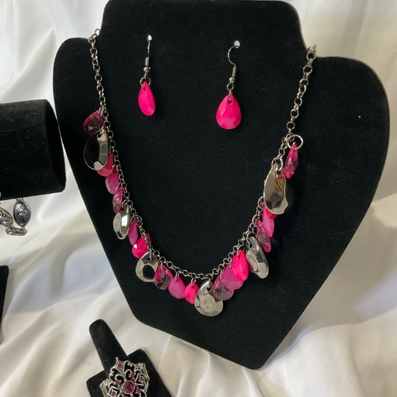 Paparazzi Women’s Jewelry Set Pink Gunmetal Fuchsia Necklace,Ring,Bracelet, NWOT - Picture 2 of 11